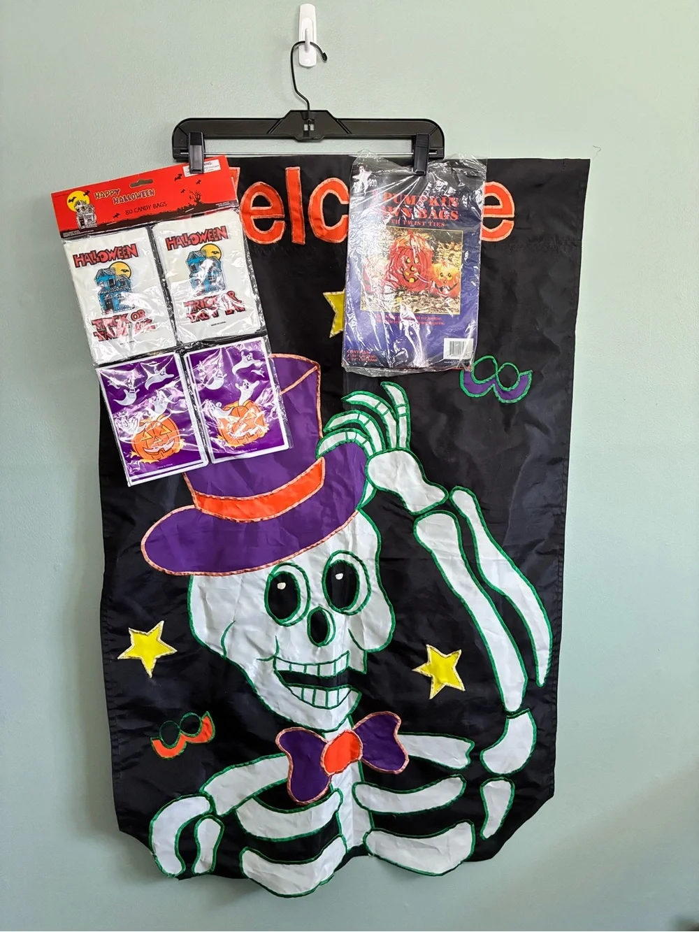 VTG Halloween Skeleton Banner Flag 28x43 Goodie Bags Pumpkin Leaf Lawn Bag Set